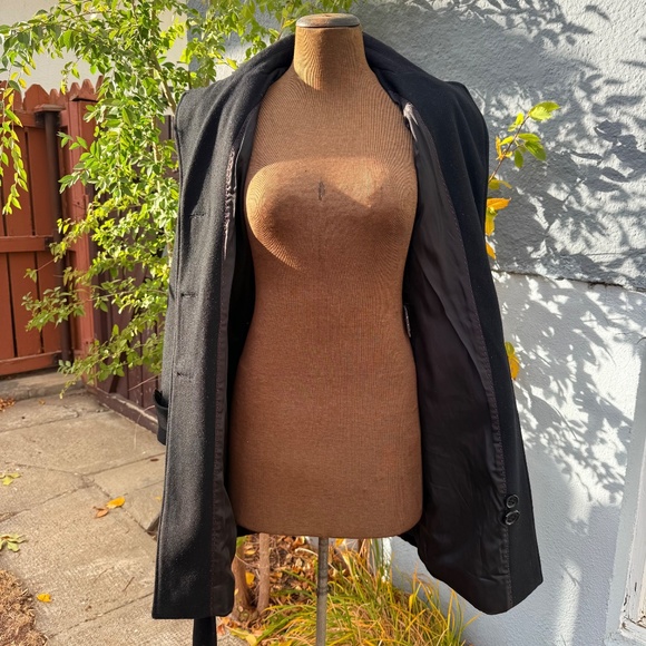 Classic Kenneth Cole Black belted trench coat - Picture 4 of 14